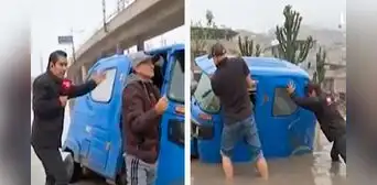 Reportero ayuda a empujar mototaxi a chofer durante transmisión en vivo tras quedar hundido en medio de aniego en Villa El Salvador
