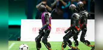 Ingenieros chinos hicieron un torneo de futbol entre robots humanoides: “En el futuro sería entre robots y humanos”