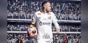 Hombre roba balón autografiado por Neymar y le dan 17 años de cárcel cuando va a devolverlo