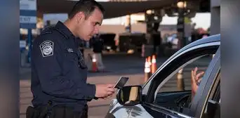 Texas: nueva medida fronteriza del CBP provoca la cancelación de miles de licencia de conducir comerciales