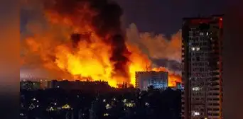 Rusia ataca a Ucrania con el mayor bombardeo de drones desde el inicio de la guerra tras llamada entre Trump y Putin Rusia ataca a Ucrania con el mayor bombardeo de drones desde el inicio de la guerra tras llamada entre Trump y Putin