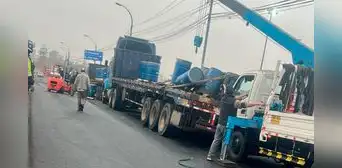Tráiler que transportaba insumo para monedas del Banco Central de Reserva se incendia en Puente Huánuco Tráiler que transportaba insumo para monedas del Banco Central de Reserva se incendia en Puente Huánuco