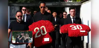 Imágenes conmovedoras del funeral de Diogo Jota y André Silva: la ofrenda de Van Dijk y el emotivo gesto de Rubén Neves Imágenes conmovedoras del funeral de Diogo Jota y André Silva: la ofrenda de Van Dijk y el emotivo gesto de Rubén Neves