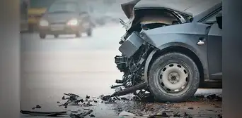 Menor de 14 años roba auto de su padre para salir con sus amigos: deja un muerto y cuatro heridos en Francia