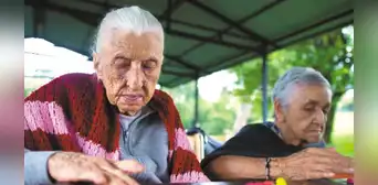 Adultos mayores de 65 años no deberían ducharse a diario: expertos recomiendan hacerlo dos o tres veces por semana Adultos mayores de 65 años no deberían ducharse a diario: expertos recomiendan hacerlo dos o tres veces por semana