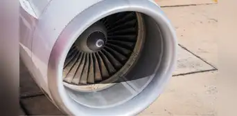 Hombre muere succionado por la turbina de un avión que iba a despegar en aeropuerto en Italia
