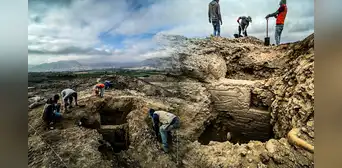 Arqueólogos hallan piezas históricas de hace 4.000 años en huaca de La Libertad, pero advierten inminente riesgo: "Están siendo invadidas" Arqueólogos hallan piezas históricas de hace 4.000 años en huaca de La Libertad, pero advierten inminente riesgo: "Están siendo invadidas"