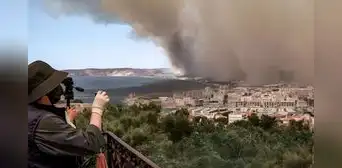 Incendio forestal en Marsella: aeropuerto cerrado, trenes suspendidos y autopistas cortadas Incendio forestal en Marsella: aeropuerto cerrado, trenes suspendidos y autopistas cortadas