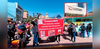 Protestan contra la Contraloría en Cusco por trabas a obras de educación y salud