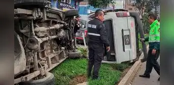 ATU multará con S/21.700 al dueño de la combi informal que se volcó en Independencia y denunciará penalmente al conductor ATU multará con S/21.700 al dueño de la combi informal que se volcó en Independencia y denunciará penalmente al conductor