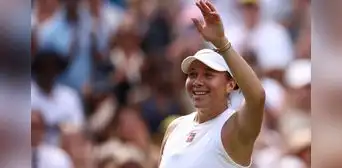 El regreso más emotivo: dejó el tenis a los 21 años por la muerte de su padre y ahora jugará la final de Wimbledon tras vencer a la N°1 del mundo El regreso más emotivo: dejó el tenis a los 21 años por la muerte de su padre y ahora jugará la final de Wimbledon tras vencer a la N°1 del mundo