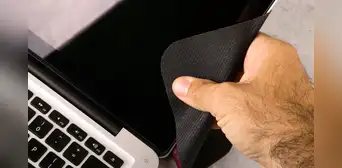 ¿Tienes una laptop? Así es como debes limpiar su pantalla o podrías dañar tu equipo ¿Tienes una laptop? Así es como debes limpiar su pantalla o podrías dañar tu equipo