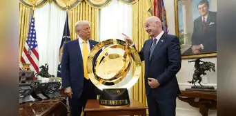 Donald Trump sorprende al quedarse con el trofeo original del Mundial de Clubes Donald Trump sorprende al quedarse con el trofeo original del Mundial de Clubes
