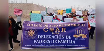 Padres tacneños protestaron por serias deficiencias en nuevo colegio COAR Padres tacneños protestaron por serias deficiencias en nuevo colegio COAR
