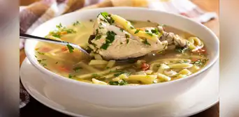 Una científica confirma que la sopa de pollo ayuda a recuperarnos más rápido de la gripe y resfríos