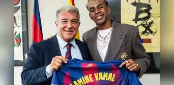 Lamine Yamal y su desafiante mensaje tras recibir la '10' del Barcelona: "Messi ha hecho su camino, yo haré el mío" Lamine Yamal y su desafiante mensaje tras recibir la '10' del Barcelona: "Messi ha hecho su camino, yo haré el mío"