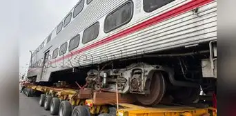 Piezas oxidadas, asientos rasgados y espacios reducidos: así son los coches del tren Lima-Chosica de Rafael López Aliaga Piezas oxidadas, asientos rasgados y espacios reducidos: así son los coches del tren Lima-Chosica de Rafael López Aliaga