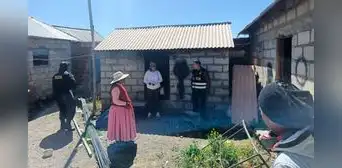 Comuneros prenden fuego a delincuente en Puno: le rociaron gasolina luego de ser sorprendido robando sacos de quinua Comuneros prenden fuego a delincuente en Puno: le rociaron gasolina luego de ser sorprendido robando sacos de quinua