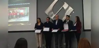SBS premia a Caja Huancayo por su propuesta inclusiva de educación financiera en SMA 2025 SBS premia a Caja Huancayo por su propuesta inclusiva de educación financiera en SMA 2025