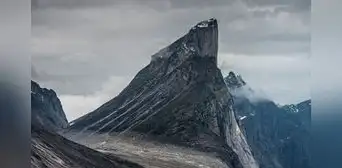Esta montaña tiene la caída vertical más larga del mundo con más de 1.000 metros de altura y 105 grados de inclinación Esta montaña tiene la caída vertical más larga del mundo con más de 1.000 metros de altura y 105 grados de inclinación
