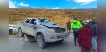 Una persona fallecida y otra herida deja volcadura de camioneta en Puno Una persona fallecida y otra herida deja volcadura de camioneta en Puno