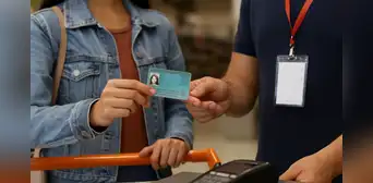 ¿Te piden tu DNI en el centro comercial o un supermercado? Abogado explica el motivo y si es obligatorio presentar el documento