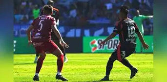 Con Christian Cueva, Emelec venció a Mushuc Runa y salió de zona de descenso en la liga ecuatoriana Con Christian Cueva, Emelec venció a Mushuc Runa y salió de zona de descenso en la liga ecuatoriana