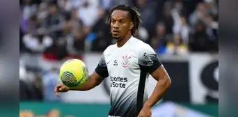 Prensa brasileña fulmina a André Carrillo por pésimo partido con Corinthians y lo bautiza como 'triatleta': "Corre, pedalea y ¡nada!" Prensa brasileña fulmina a André Carrillo por pésimo partido con Corinthians y lo bautiza como 'triatleta': "Corre, pedalea y ¡nada!"