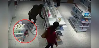 Banda de presuntas tenderas son grabadas usando a un menor para robar en botica de Chiclayo Banda de presuntas tenderas son grabadas usando a un menor para robar en botica de Chiclayo