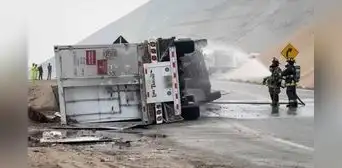 Tráiler se vuelca en la Curva del Diablo y queda al borde del abismo: conductor se salva de milagro en Serpentín de Pasamayo Tráiler se vuelca en la Curva del Diablo y queda al borde del abismo: conductor se salva de milagro en Serpentín de Pasamayo