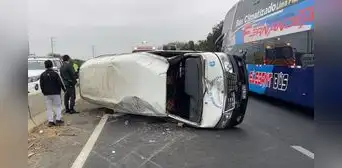 La Libertad: combi con escolares y padres se vuelca en la Panamericana Norte