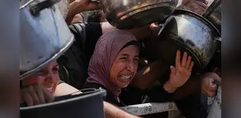 Israel lanza ayuda humanitaria por paracaídas en Gaza ante riesgo de hambruna, tras críticas de agencias internacionales Israel lanza ayuda humanitaria por paracaídas en Gaza ante riesgo de hambruna, tras críticas de agencias internacionales