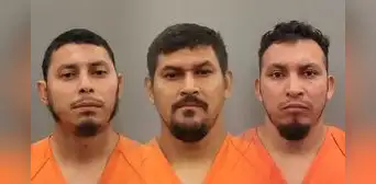 ICE y Policía de Houston arrestan a 3 inmigrantes indocumentados que habrían usado app de citas para abusar sexualmente de adolescentes ICE y Policía de Houston arrestan a 3 inmigrantes indocumentados que habrían usado app de citas para abusar sexualmente de adolescentes