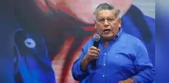 César Acuña ignora investigación por proselitismo indebido y es captado haciendo campaña electoral César Acuña ignora investigación por proselitismo indebido y es captado haciendo campaña electoral