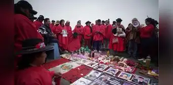 Familiares de víctimas de la represión del Estado se reunen en protesta simbólica en el Cerro San Cristobal