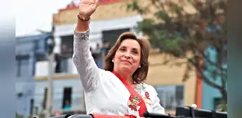 Dina Boluarte es pifiada y recibida con gritos durante su último recorrido en la Parada Militar: "Asesina" Dina Boluarte es pifiada y recibida con gritos durante su último recorrido en la Parada Militar: "Asesina"