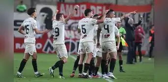 Universitario derrotó a 3-1 Atlético Grau por el Torneo Clausura y sigue líder del acumulado en Liga 1 Universitario derrotó a 3-1 Atlético Grau por el Torneo Clausura y sigue líder del acumulado en Liga 1