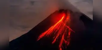 Indonesia reactiva alerta máxima por erupción en volcán del monte Lewotobi Laki Laki: se visualizó columnas de ceniza Indonesia reactiva alerta máxima por erupción en volcán del monte Lewotobi Laki Laki: se visualizó columnas de ceniza