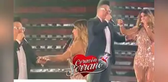 Yahaira Plasencia tuvo insólita reacción en pleno concierto de Corazón Serrano: animador del grupo no la dejó cantar 'El exmachito' Yahaira Plasencia tuvo insólita reacción en pleno concierto de Corazón Serrano: animador del grupo no la dejó cantar 'El exmachito'