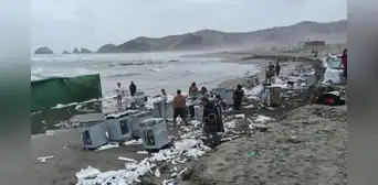 Costa Azul y otras playas en Ventanilla quedan cubiertas de tecnopor tras caída de contenedores: "Causa una gravísima contaminación" Costa Azul y otras playas en Ventanilla quedan cubiertas de tecnopor tras caída de contenedores: "Causa una gravísima contaminación"