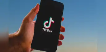 Joven influencer termina ahogándose en plena transmisión en vivo al intentar hacer un peligroso reto viral de TikTok Joven influencer termina ahogándose en plena transmisión en vivo al intentar hacer un peligroso reto viral de TikTok