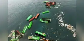 Saqueo y contaminación: lo que dejó la caída de contenedores de un buque taiwanés en el mar del Callao Saqueo y contaminación: lo que dejó la caída de contenedores de un buque taiwanés en el mar del Callao