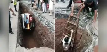'Robotaxi' sin conductor cae en pozo en China y genera alarma por este tipo de vehículos: pasajera fue rescatada con escalera