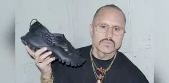 Diseñador mexicano responde tras ser acusado de expropiación cultural por sus sandalias con Adidas: "Lo lamento" Diseñador mexicano responde tras ser acusado de expropiación cultural por sus sandalias con Adidas: "Lo lamento"