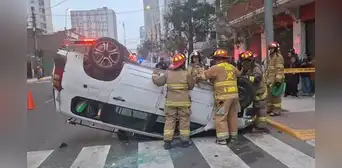 Fuerte choque entre dos autos en Cercado de Lima deja saldo de ocho heridos, incluyendo un recién nacido Fuerte choque entre dos autos en Cercado de Lima deja saldo de ocho heridos, incluyendo un recién nacido