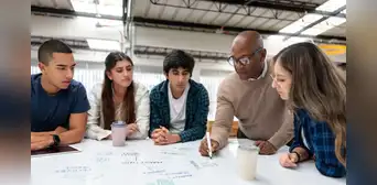 ¿Qué estudiar en la era de la IA? Las 5 carreras universitarias con alta demanda y buenos sueldos en Argentina ¿Qué estudiar en la era de la IA? Las 5 carreras universitarias con alta demanda y buenos sueldos en Argentina