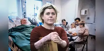 El heroico acto de Emma Schols, la madre que sufrió quemaduras en el 93% de su cuerpo para salvar la vida de sus seis hijos en Suecia El heroico acto de Emma Schols, la madre que sufrió quemaduras en el 93% de su cuerpo para salvar la vida de sus seis hijos en Suecia