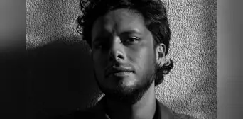 Paolo Tizón: "Una democracia sana siempre fomenta el arte crítico" Paolo Tizón: "Una democracia sana siempre fomenta el arte crítico"