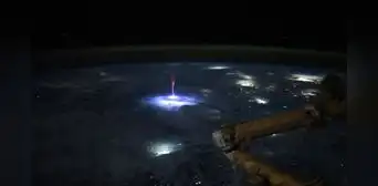 Astronauta de la NASA captó el preciso momento cuando un "chorro gigante" conecta las nubes con la atmósfera superior: es un evento poco común Astronauta de la NASA captó el preciso momento cuando un "chorro gigante" conecta las nubes con la atmósfera superior: es un evento poco común