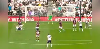 Oliver Sonne no pudo hacer nada ante Richarlison: el espectacular golazo de tijera del brasileño para Tottenham ante Burnley Oliver Sonne no pudo hacer nada ante Richarlison: el espectacular golazo de tijera del brasileño para Tottenham ante Burnley